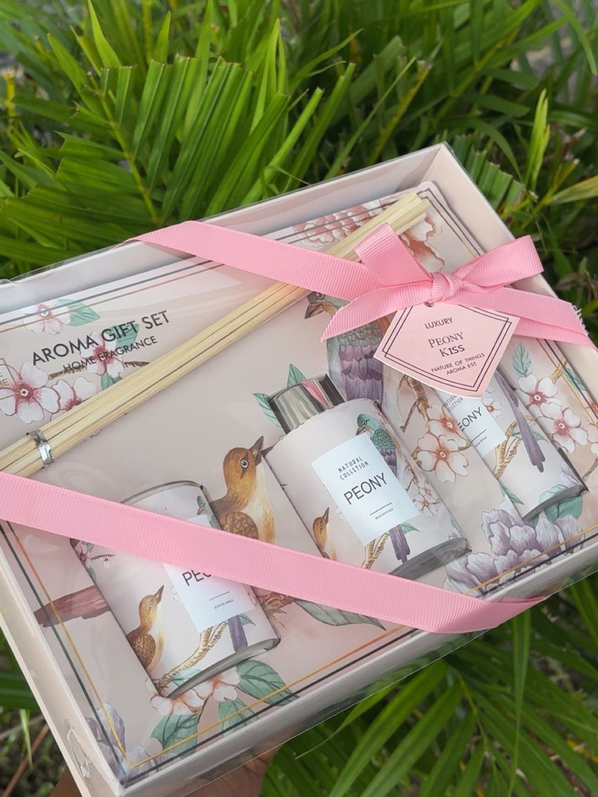 Aroma gift set in a white box with pink ribbon and floral containers.