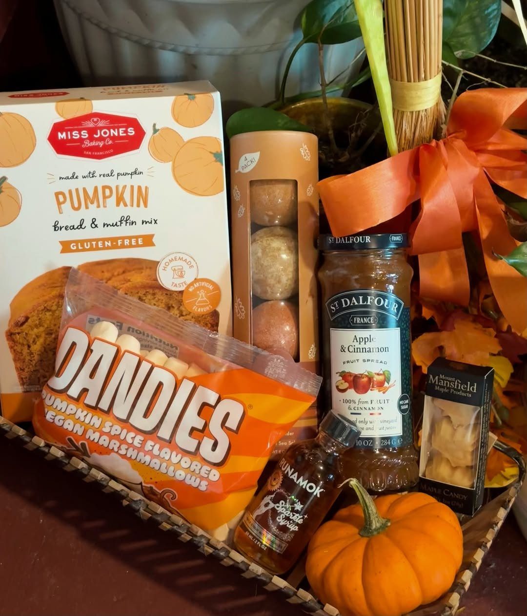 Autumn gift basket with pumpkin spice marshmallows, bread mix, and a mini pumpkin.